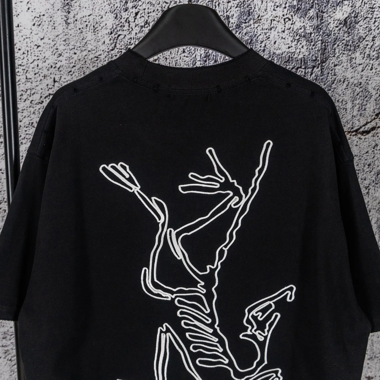 100 ARC'TERYX 26ss New Arrival T ， ，Breathable ， 。 ， ， ， Same Style 。 ， ， ； logo， ， 。Classic Versatile ， 、 ， 、 、 。 ， ， ！ ：Black White Size：M—XXL